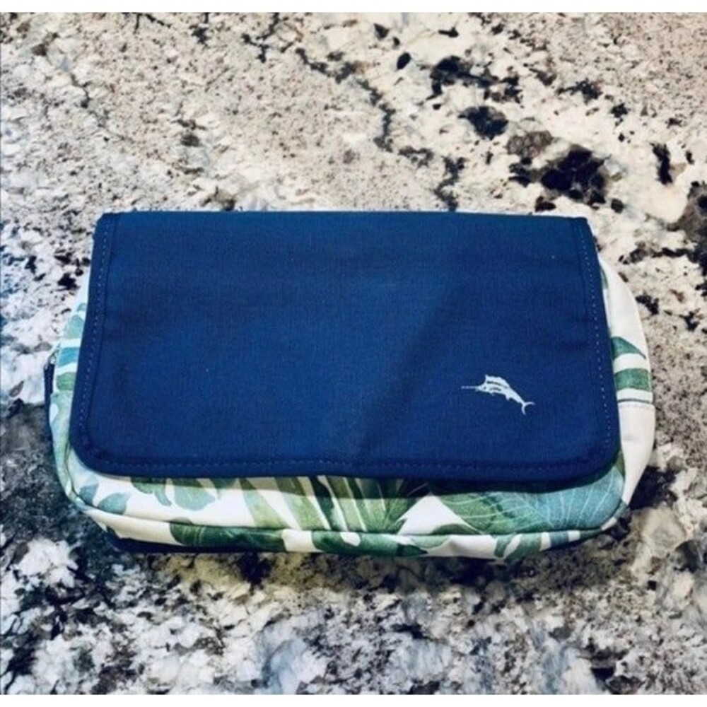 Tommy Bahama Toiletries Bag